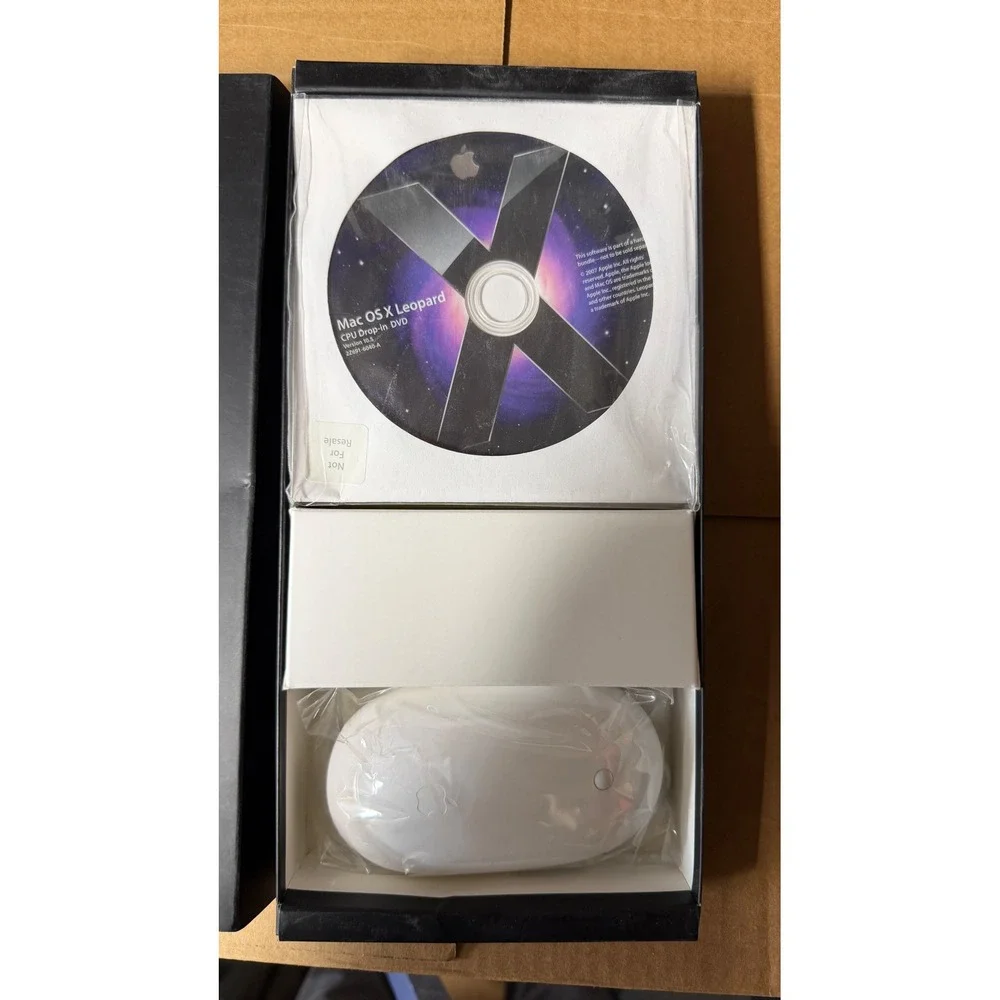 Apple Mac OS X Leopard 10.5 & 10.4.10 Install Discs with Mighty Mouse & Box